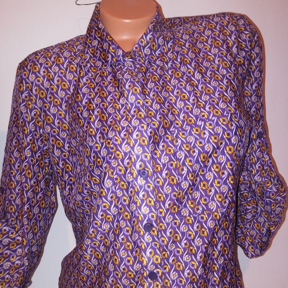 Ann Taylor 
Womens Blouse
Button Down Shirt
Size 8
Purple Yellow - Picture 2 of 5